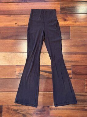 Aritzia TnAction Flare Legging in Brown